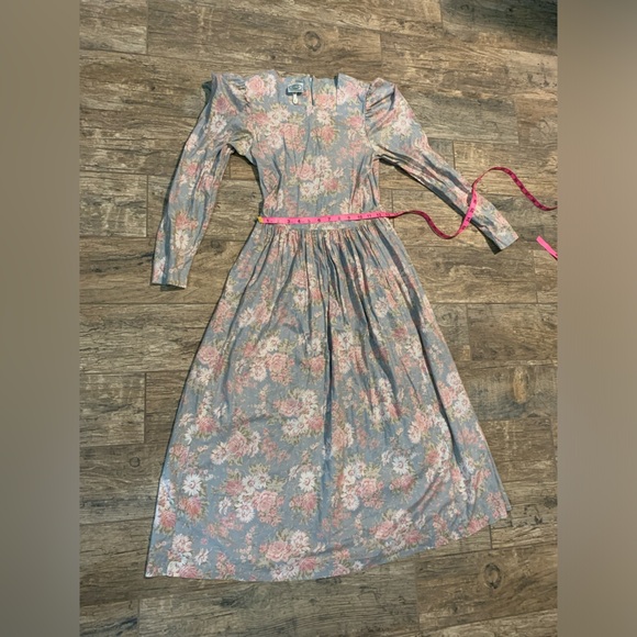 VTG  80s Laura Ashley floral long sleeve midi prairie dress with pockets - Picture 6 of 7